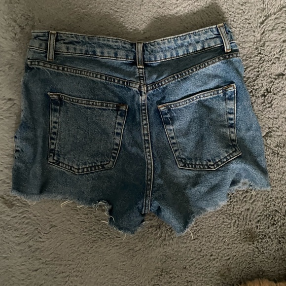 jean shorts from Topshop excellent condition and are available in a size US 4. - Picture 3 of 4